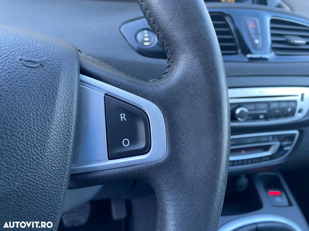 Renault Grand Scenic - 19