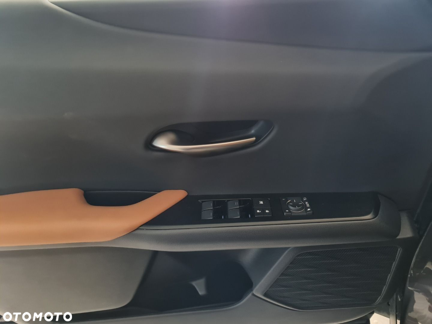 Lexus UX - 22