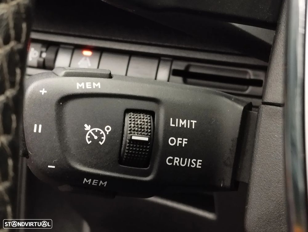 Peugeot 3008 1.5 BlueHDi Allure EAT8 - 24