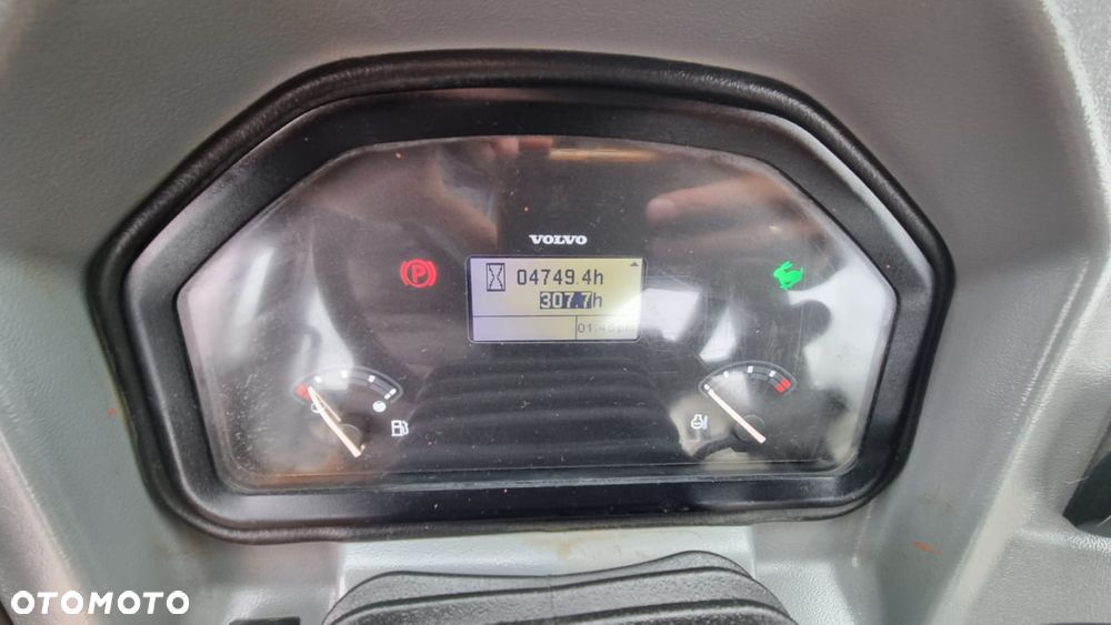 Volvo L30G/Maszyna sprowadzona/ 4749h/ - 19