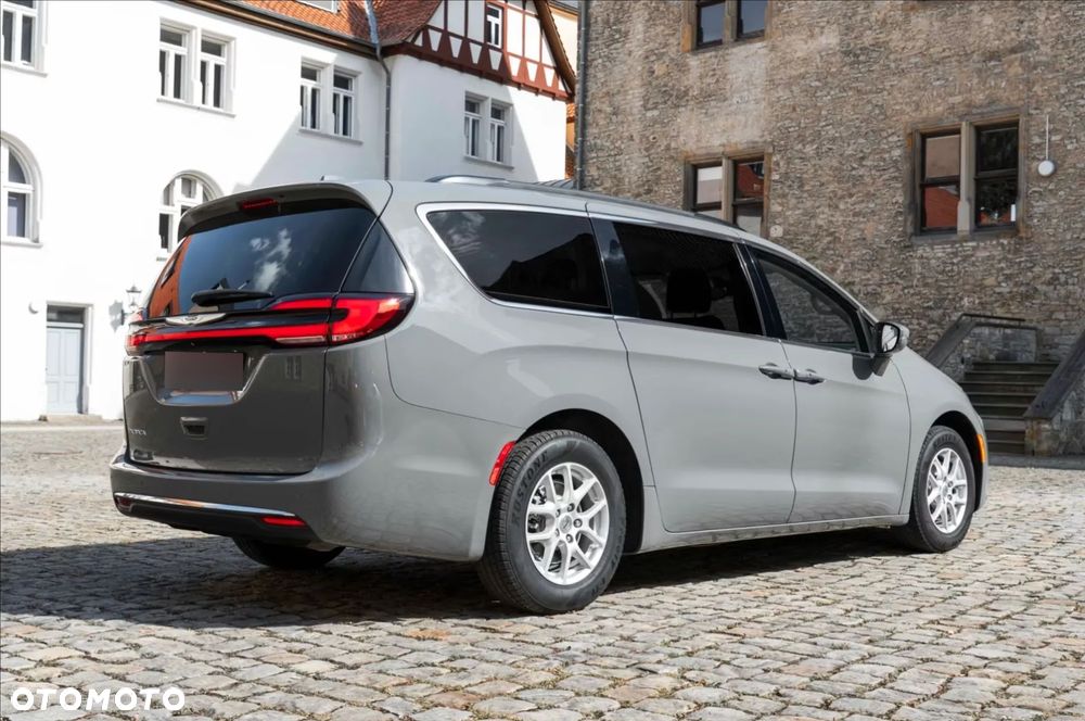 Chrysler Pacifica - 11