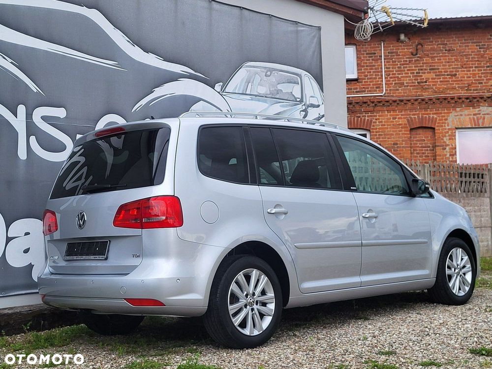 Volkswagen Touran - 12
