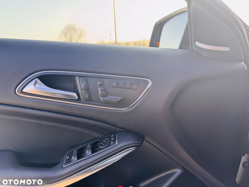 Mercedes-Benz GLA 250 7G-DCT Style - 22