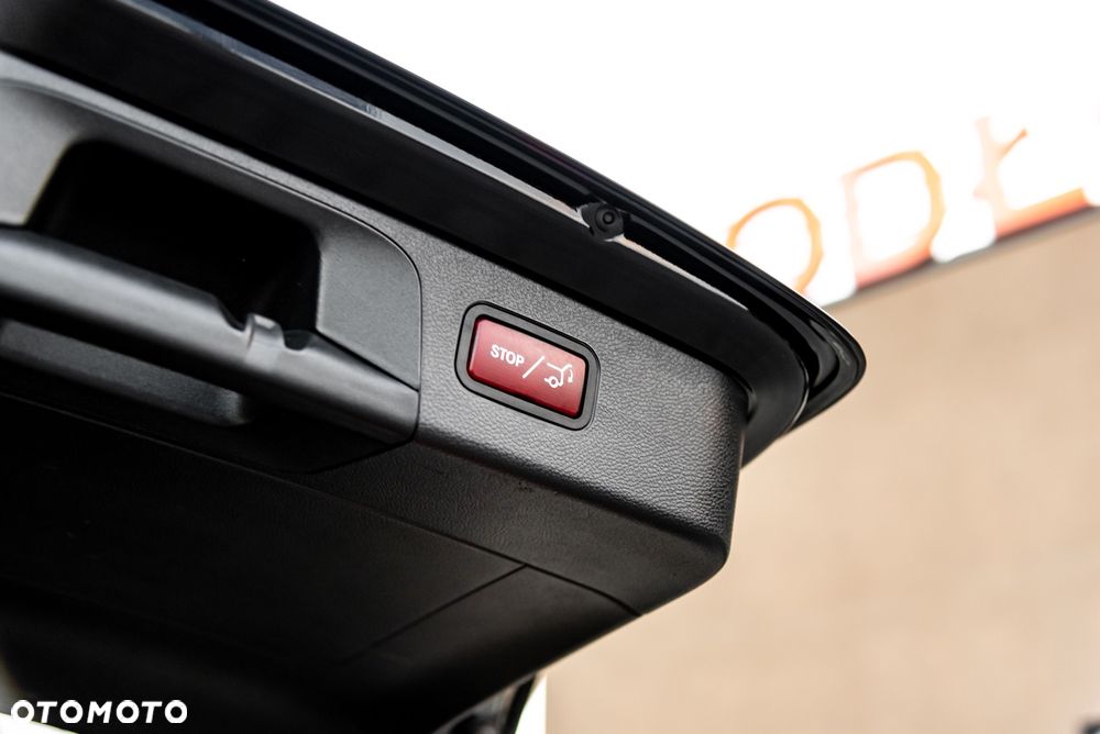 Mercedes-Benz GLC 250 4Matic 9G-TRONIC AMG Line - 24