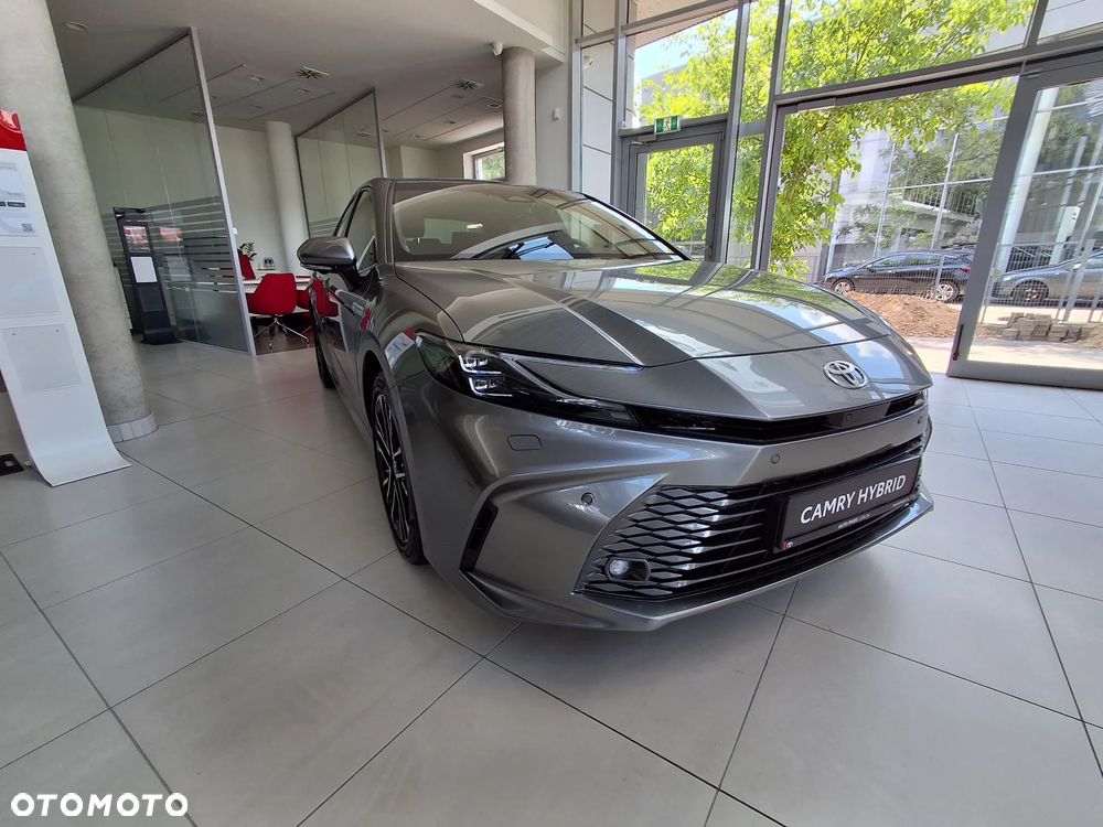 Toyota Camry 2.5 Hybrid Dynamic Force Executive e-CVT - 2