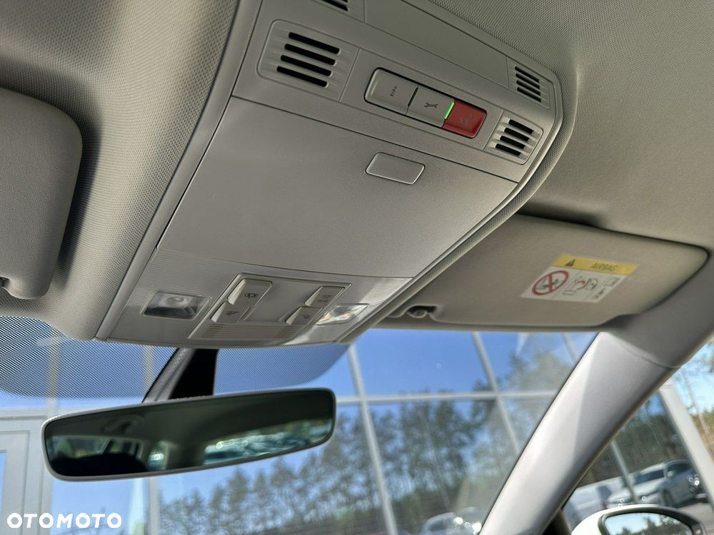 Volkswagen Golf Variant 1.5 eTSI EVO R-Line DSG - 30