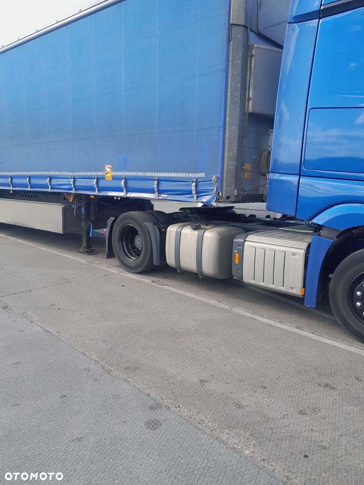 Mercedes-Benz ACTROS - 8