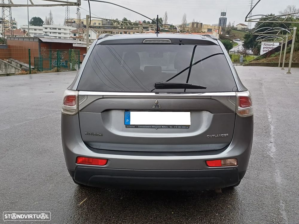 Mitsubishi Outlander 2.2 DI-D Instyle Navi 4WD - 13