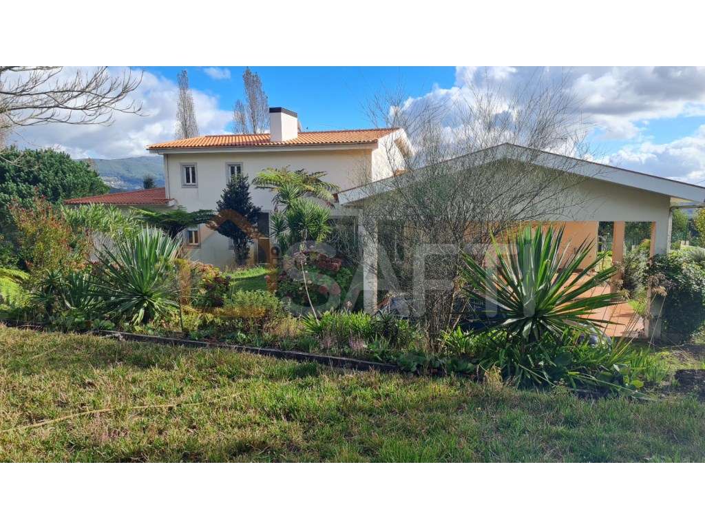 Moradia T4 em Oliveira de Azeméis - Grande imagem: 2/23