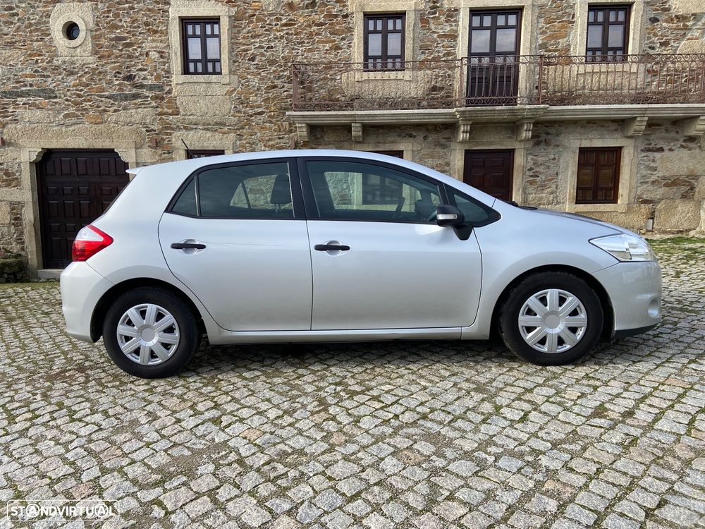 Toyota Auris 1.4 D-4D Exclusive - 4
