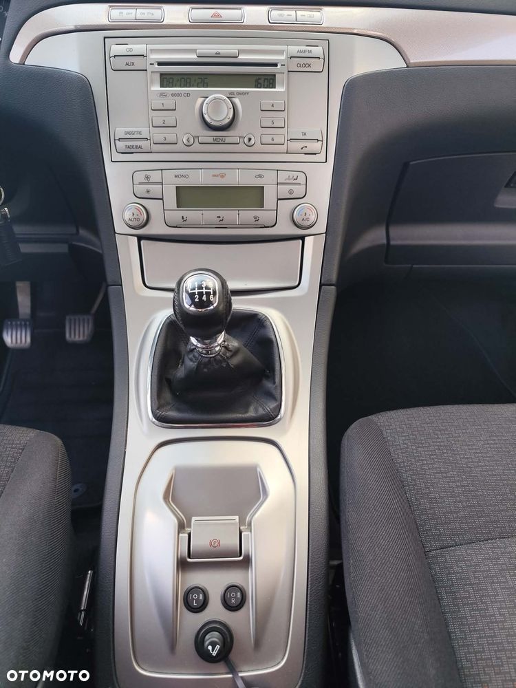 Ford Galaxy - 22