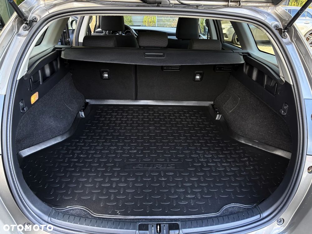 Toyota Auris 1.8 HSD Prestige - 37