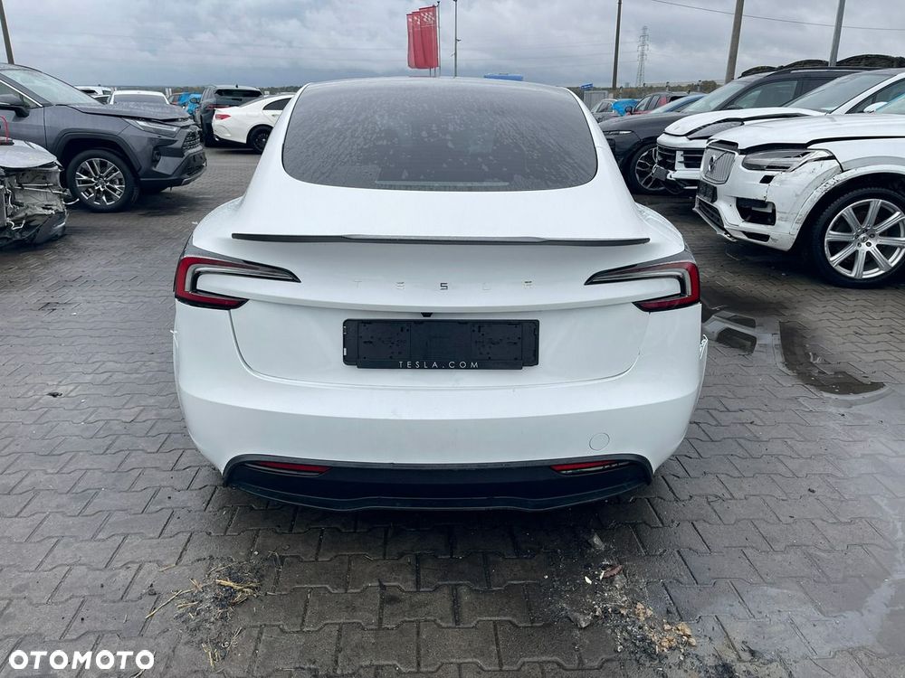 Tesla Model 3 - 4