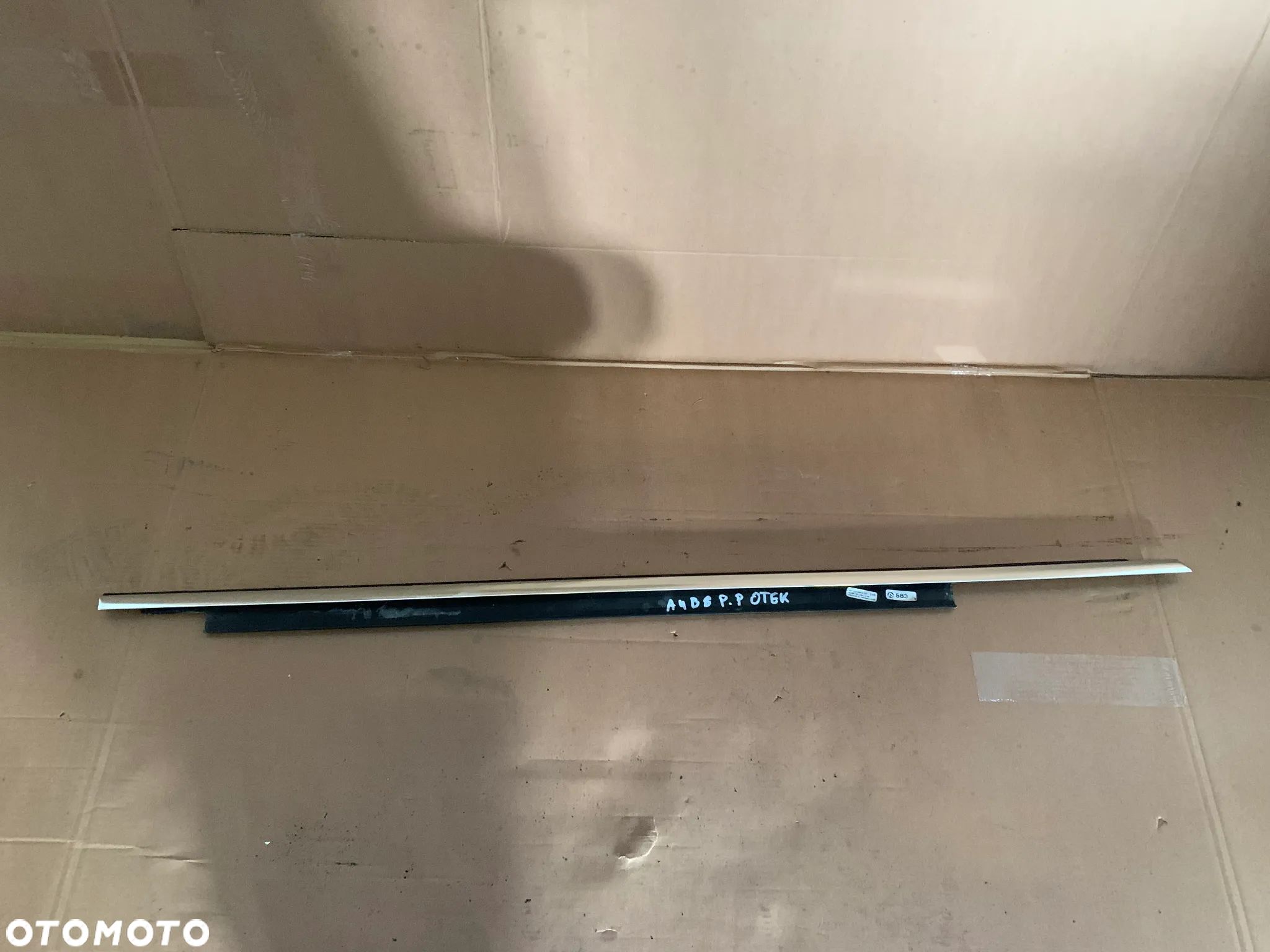 Listwa zgarniająca drzwi chrom prawy przód przednia prawa Audi A4 B8 8K0853284H - 1