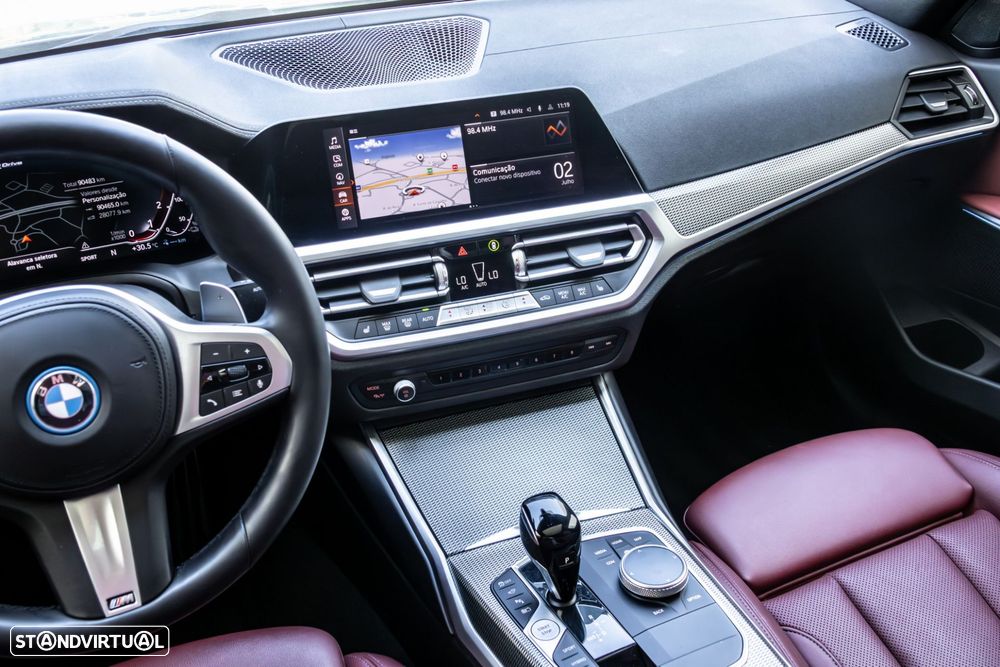 BMW 330 e Pack Desportivo M Pro Auto - 23