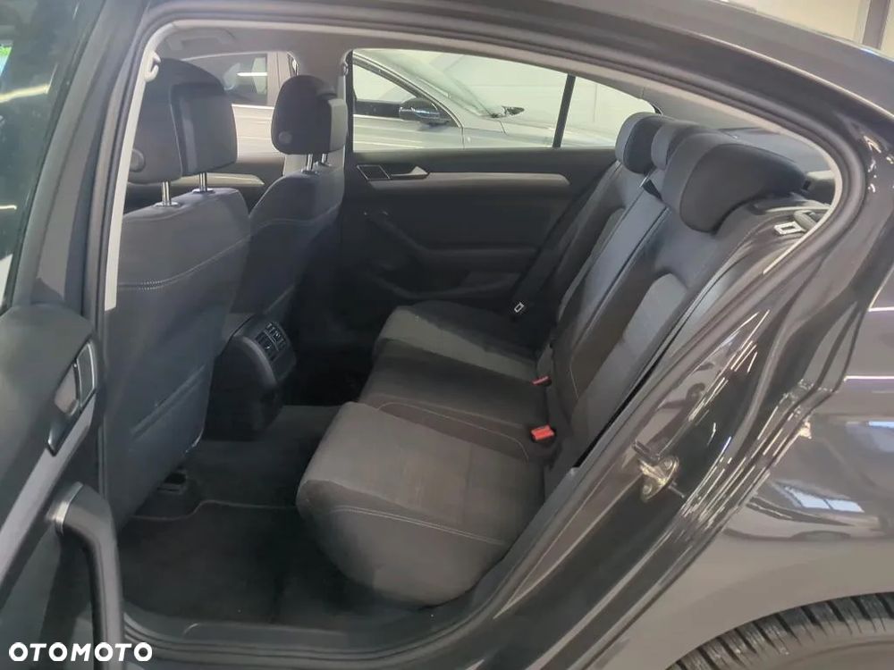 Volkswagen Passat 2.0 TDI EVO Business DSG - 9