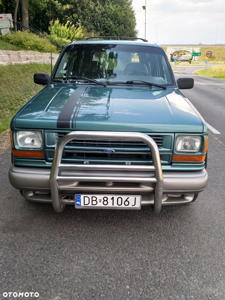 Ford Explorer Standard - 10