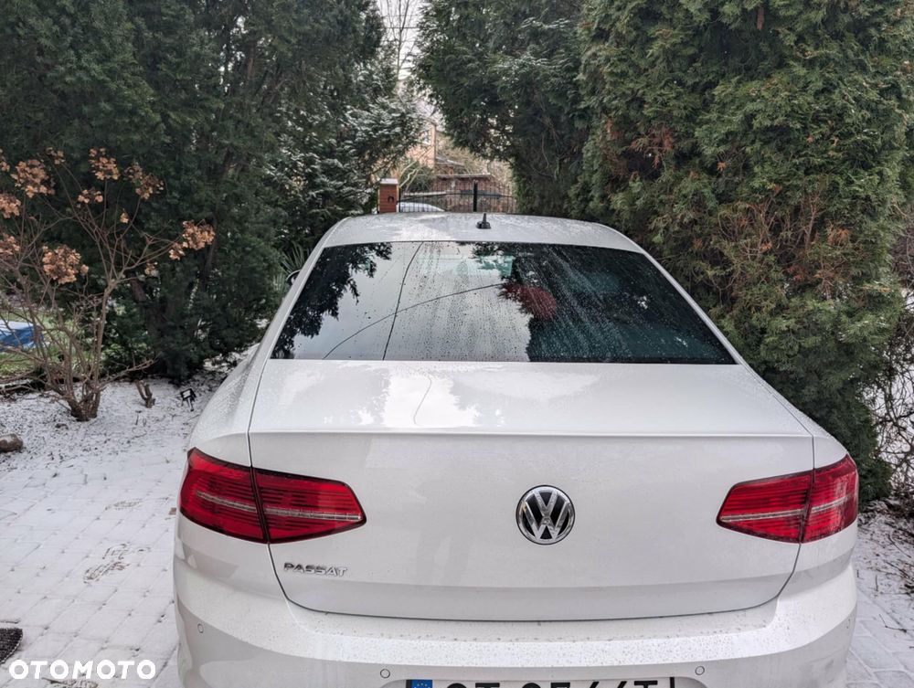 Volkswagen Passat - 4