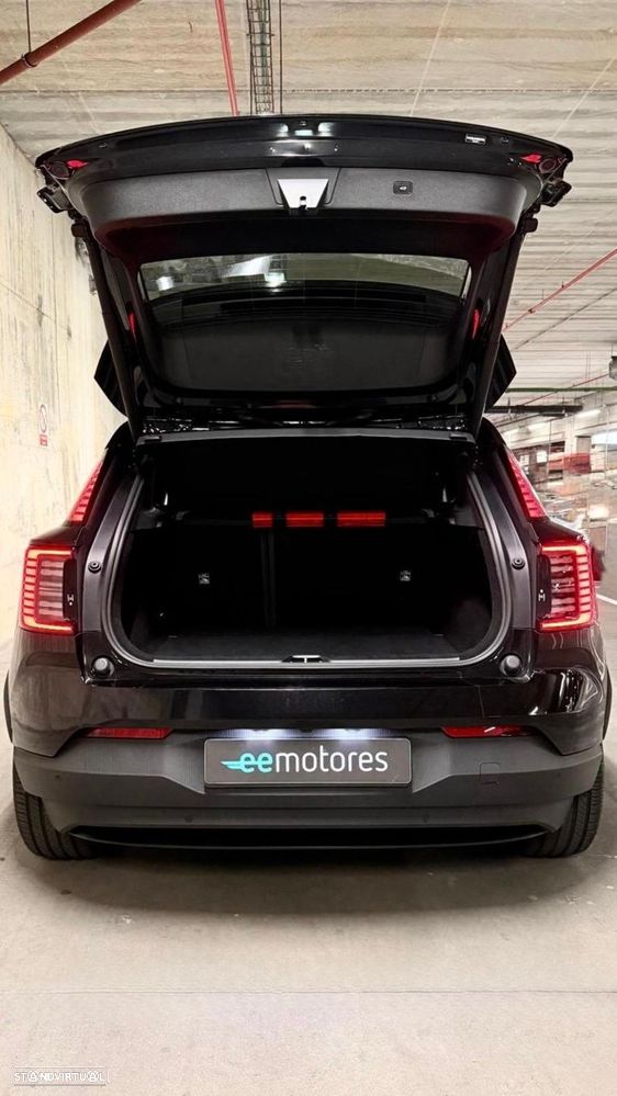 Volvo EX30 69 kWh Single Motor Extended Range Black Edition - 17