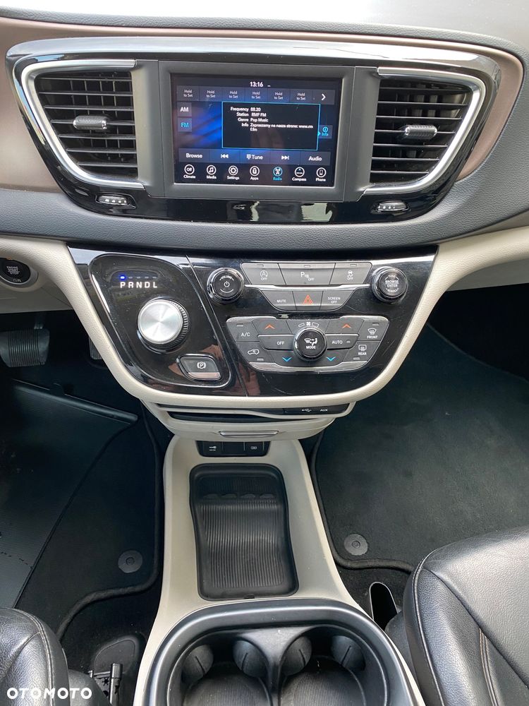 Chrysler Pacifica - 28