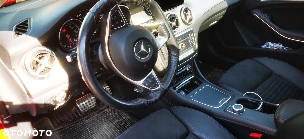 Mercedes-Benz CLA 220 4-Matic - 12
