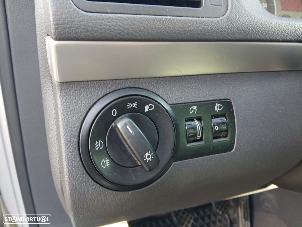 VW Touran 2.0 TDI Trendline 7L - 17