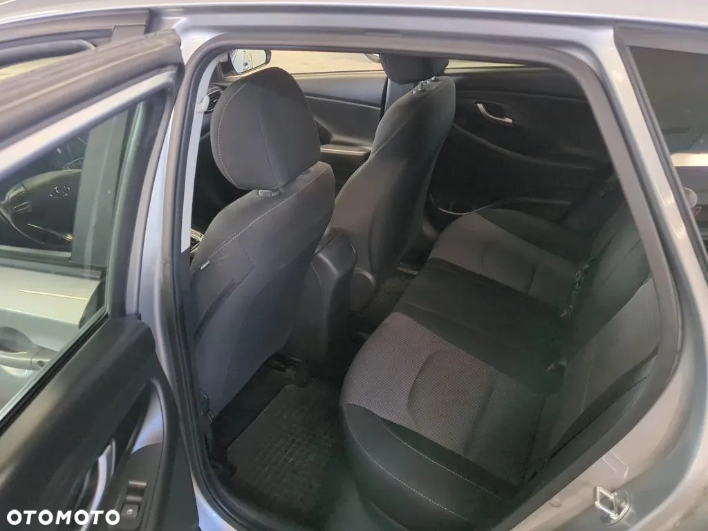 Hyundai i30 1.5 DPI Classic + - 11