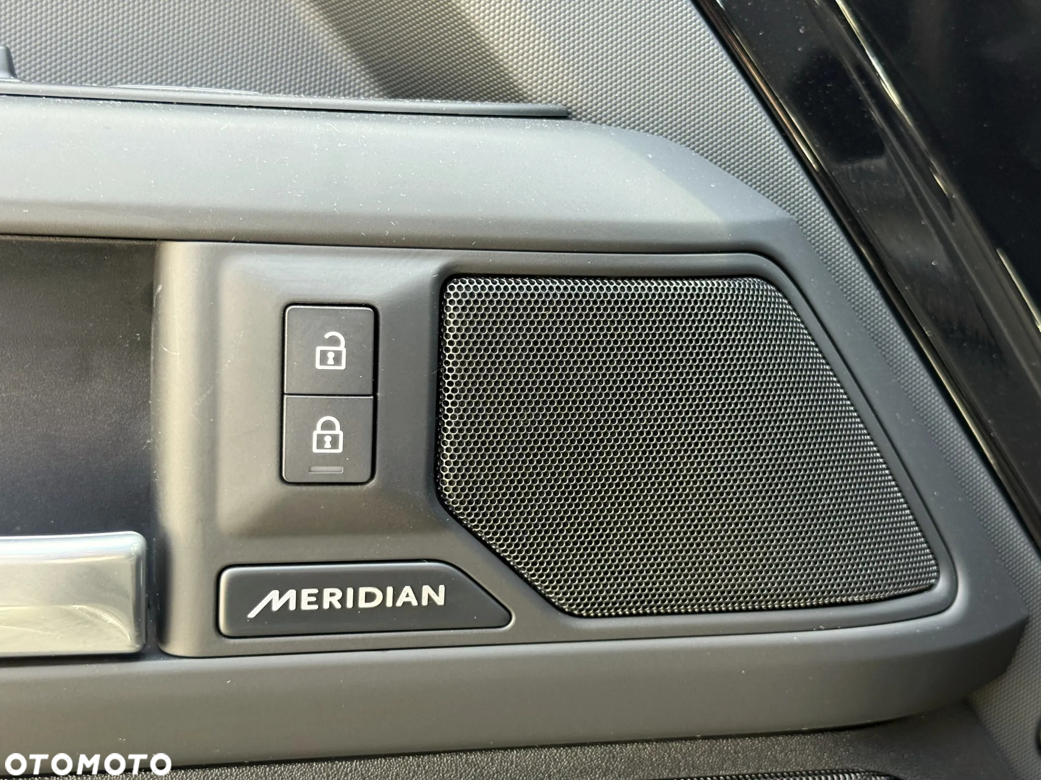 Land Rover Defender 90 D300 X-Dynamic HSE - 13