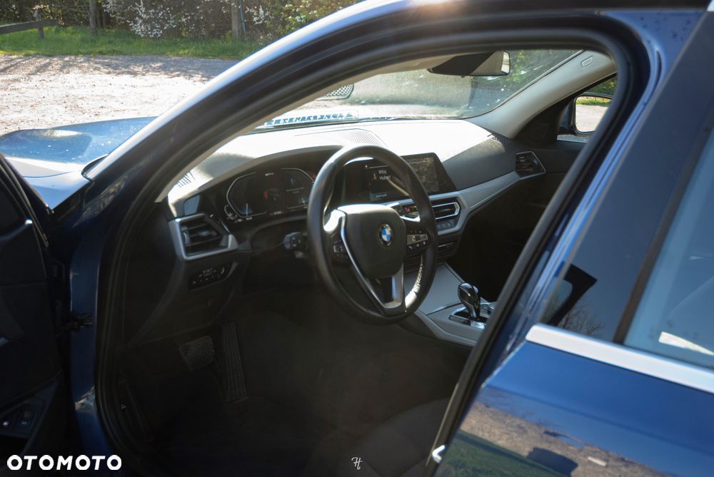 BMW Seria 3 330e - 27