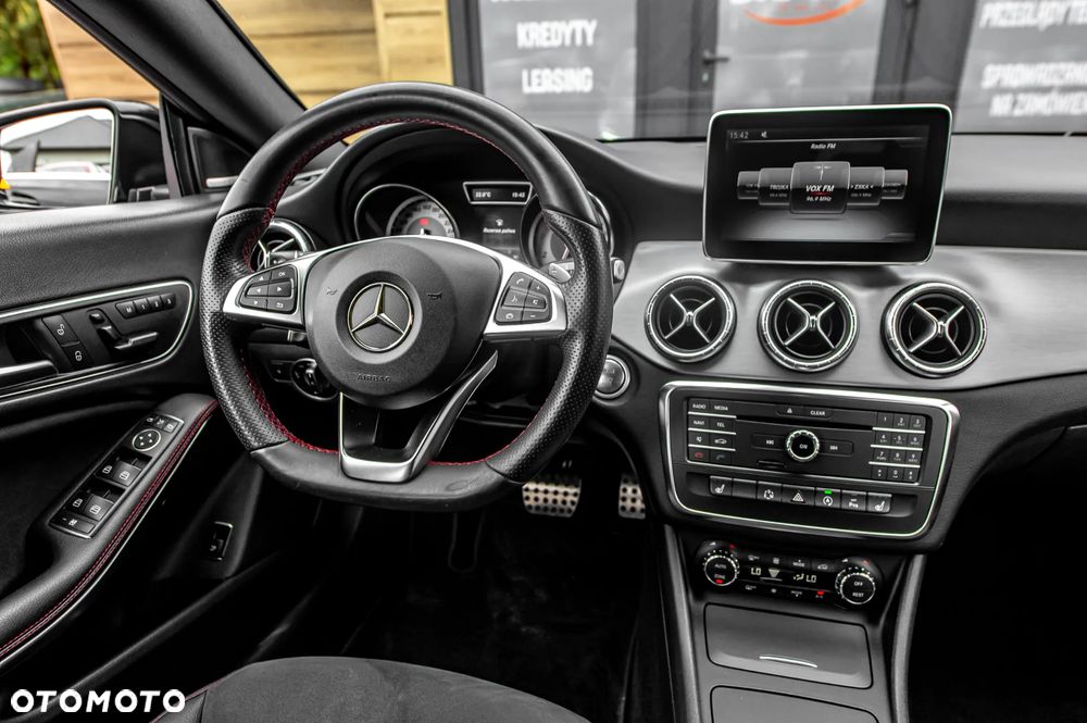 Mercedes-Benz CLA 250 4Matic 7G-DCT AMG Line - 24