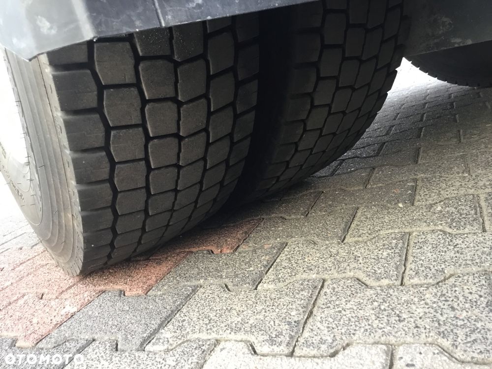 Mercedes-Benz ACTROS - 12