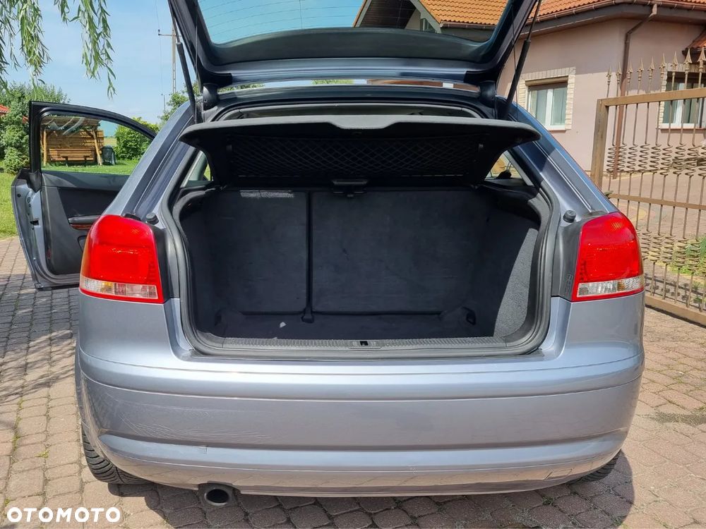 Audi A3 3-drzwiowe 1.6 FSI Attraction - 10