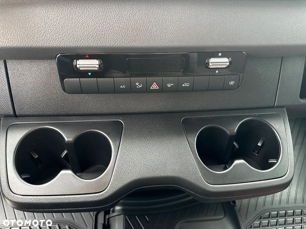 Mercedes-Benz Sprinter - 23
