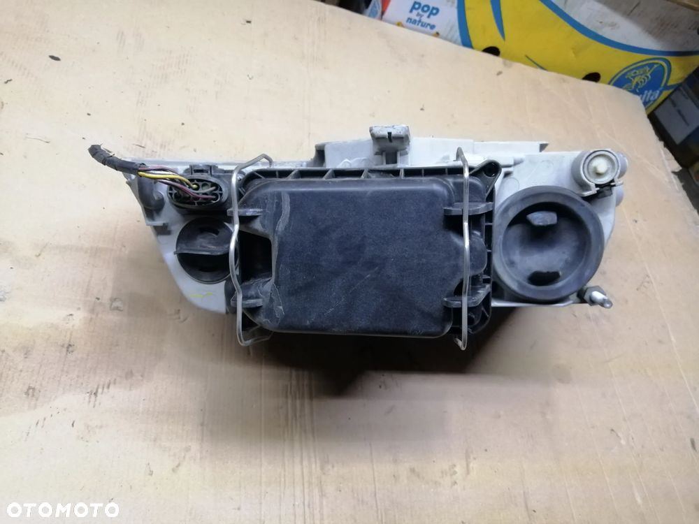 Skoda Octavia II lampa przednia prawa EU - 5