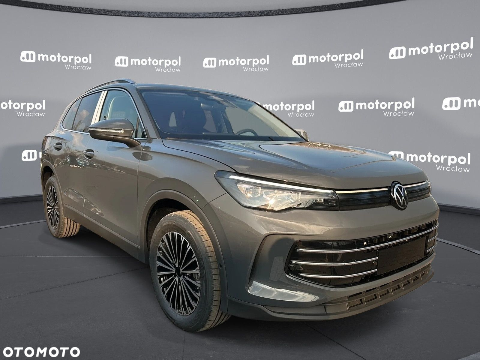 Volkswagen Tiguan - 12