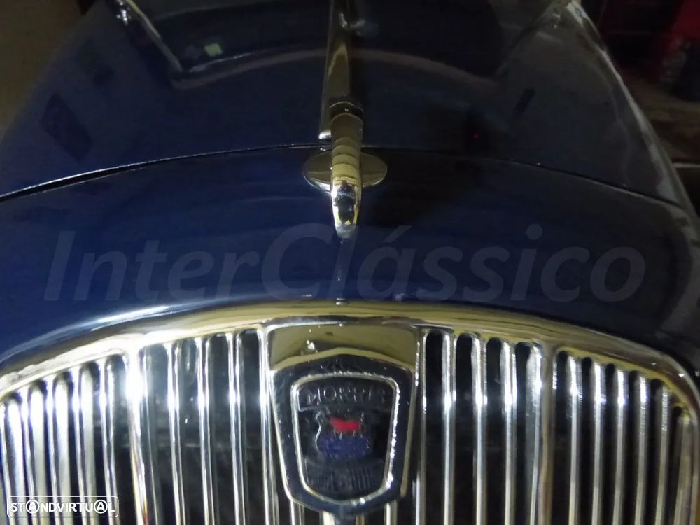 Morris Eight - 6