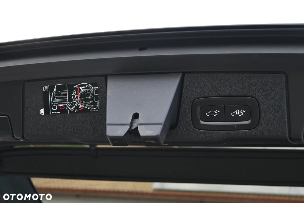 Volvo XC 60 D5 SCR AWD R-Design - 25