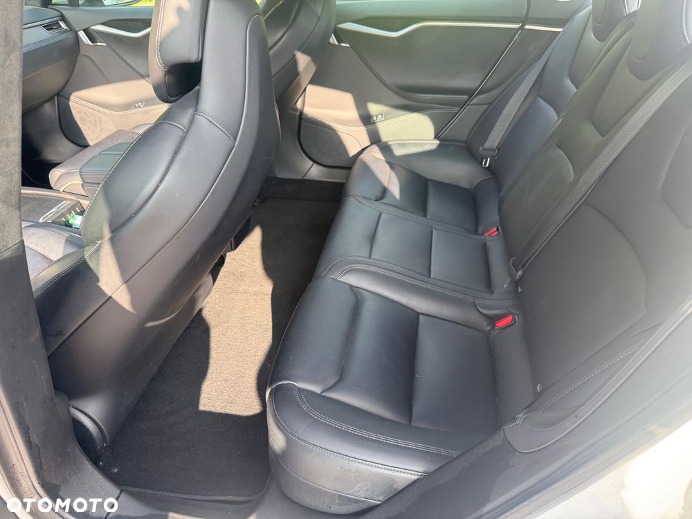 Tesla Model S - 11