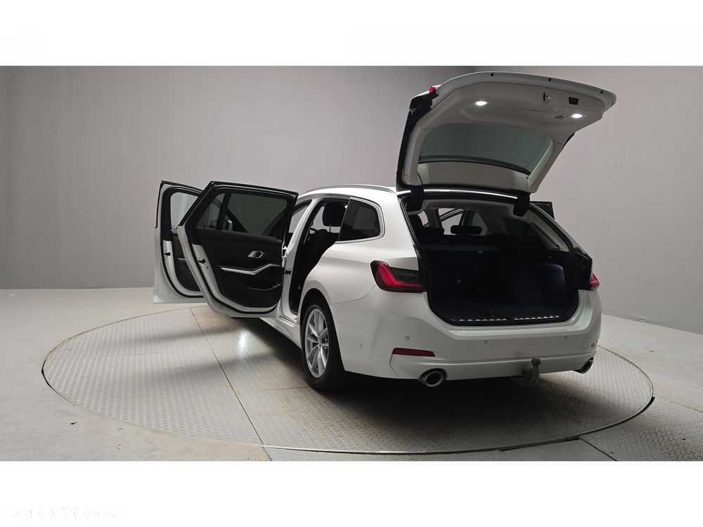 BMW Seria 3 320d xDrive mHEV M Sport - 11