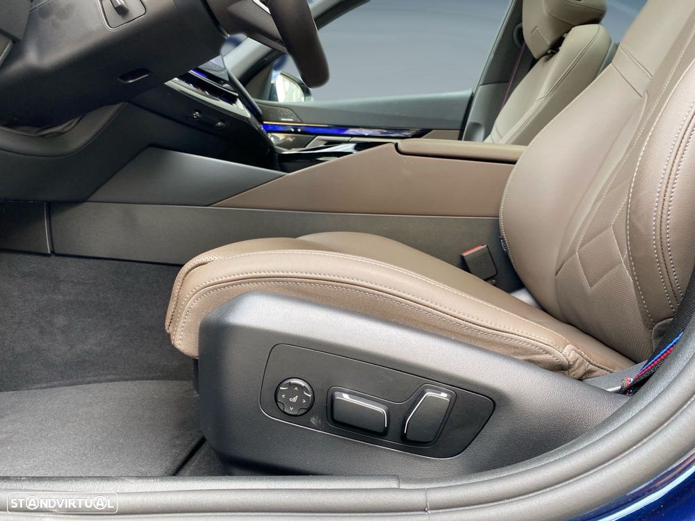 BMW 520 d Pack Desportivo M Pro - 21