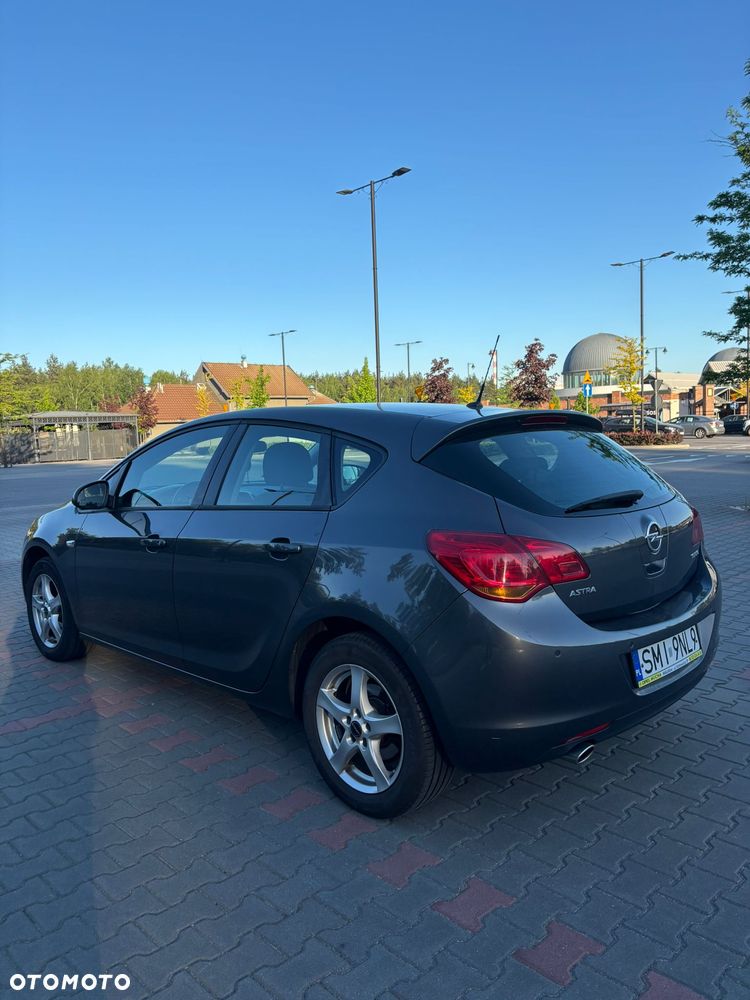 Opel Astra 1.4 Turbo - 4
