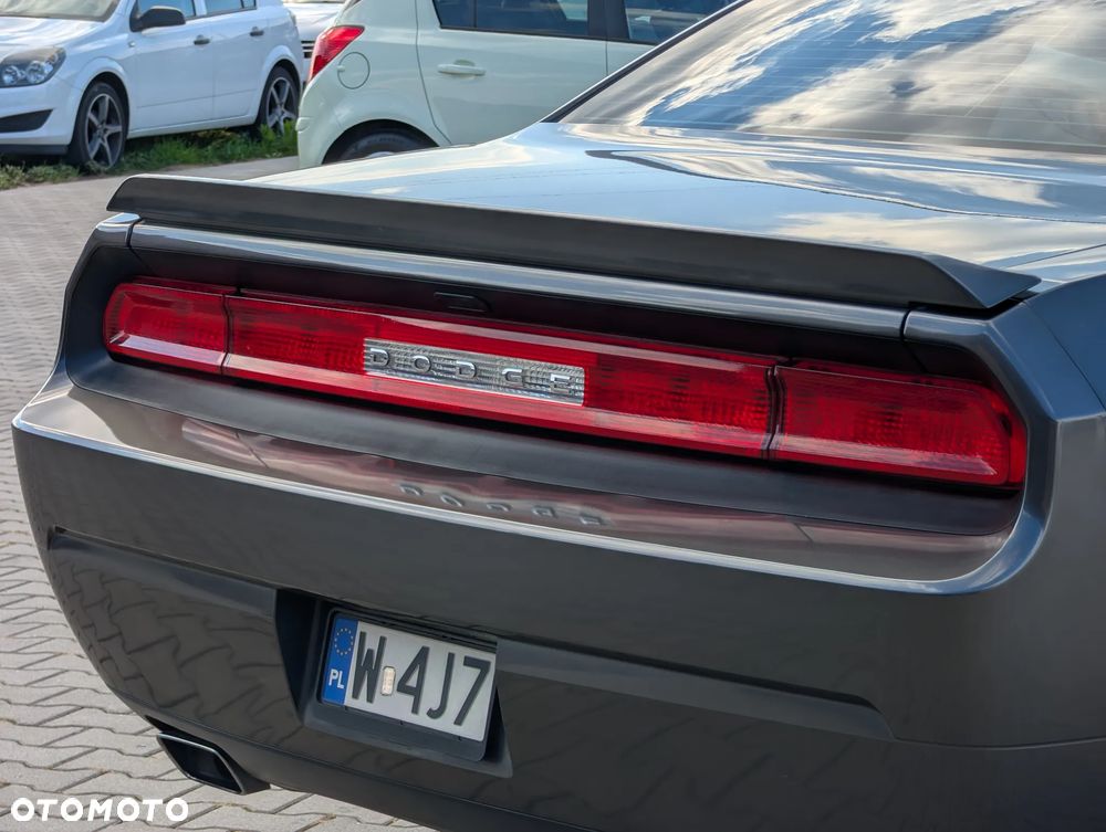 Dodge Challenger - 16