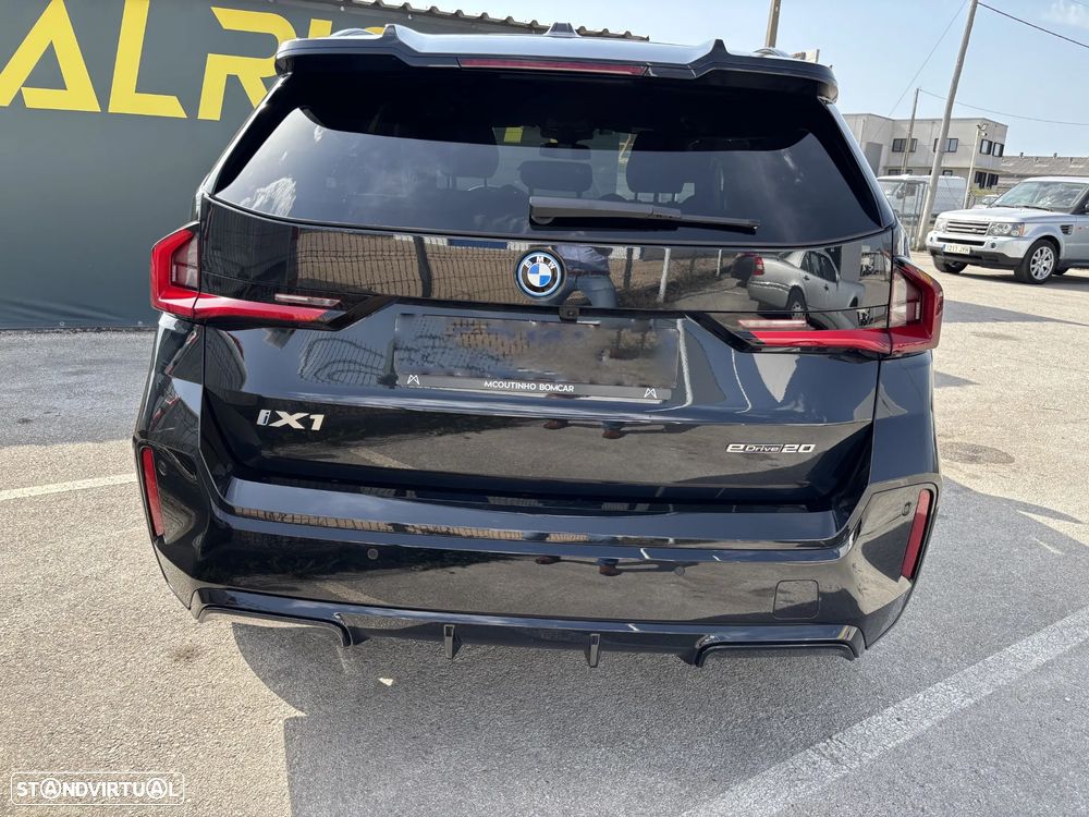 BMW iX1 eDrive20 Pack Desportivo M Pro - 7