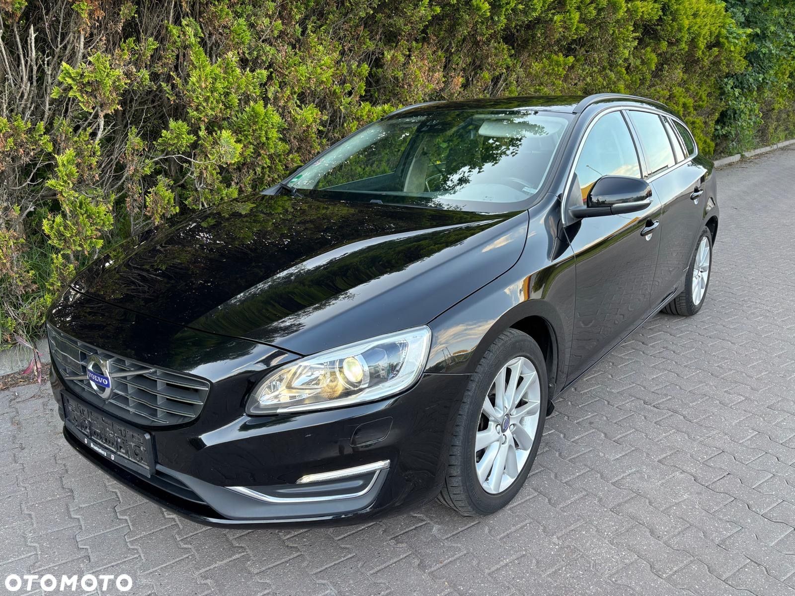 Volvo V60 D4 Drive-E Dynamic Edition (Momentum) - 1