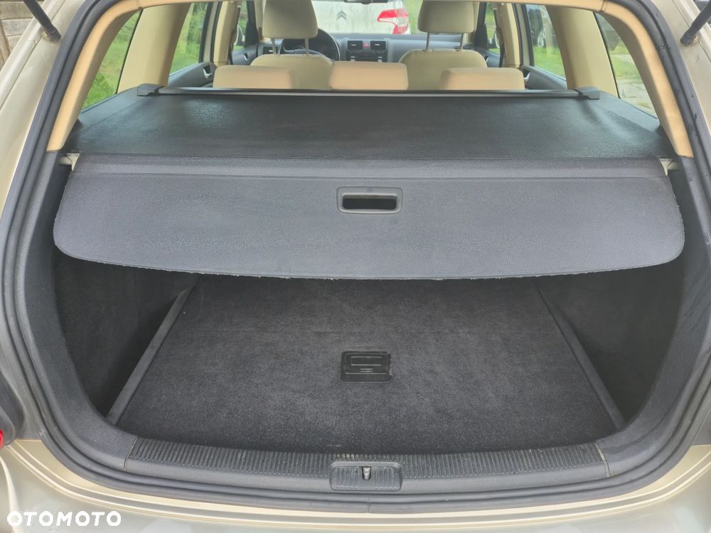 Volkswagen Golf V 1.6 Comfortline - 11