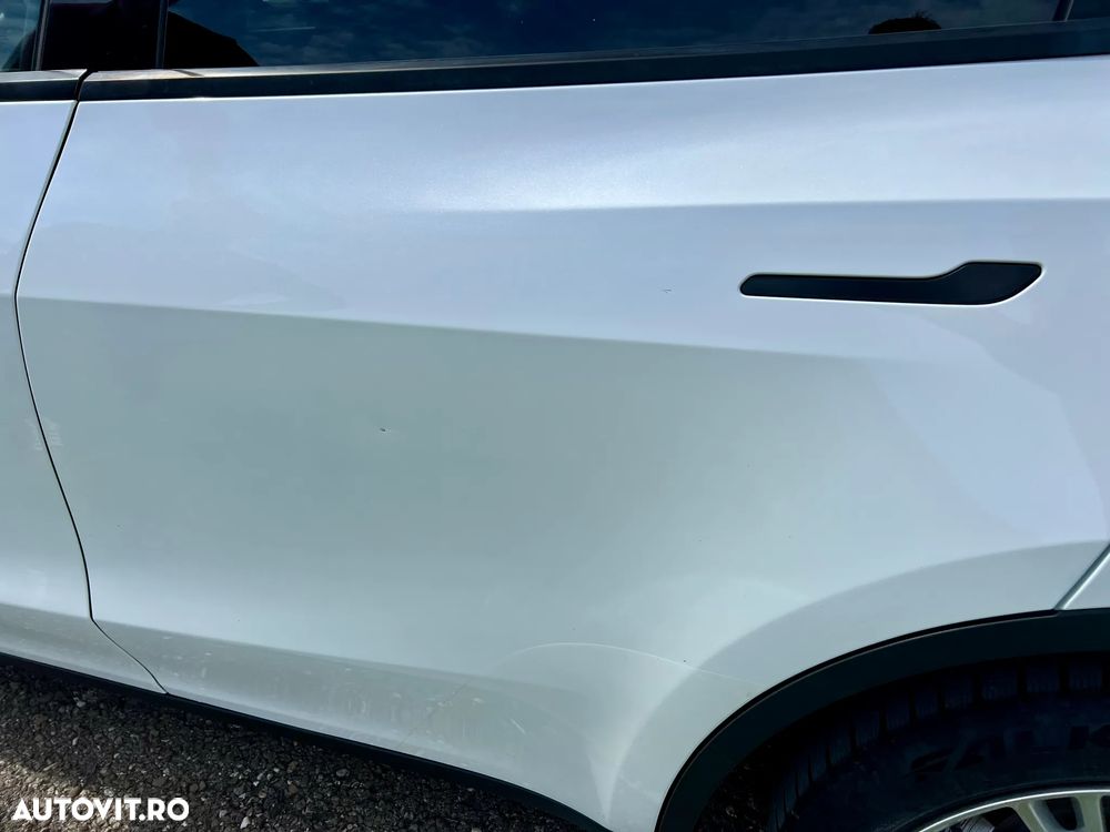 Tesla Model Y - 16