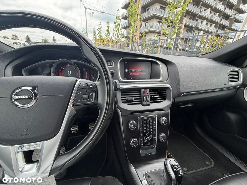 Volvo V40 D2 Drive-E SCR R-Design Momentum - 10