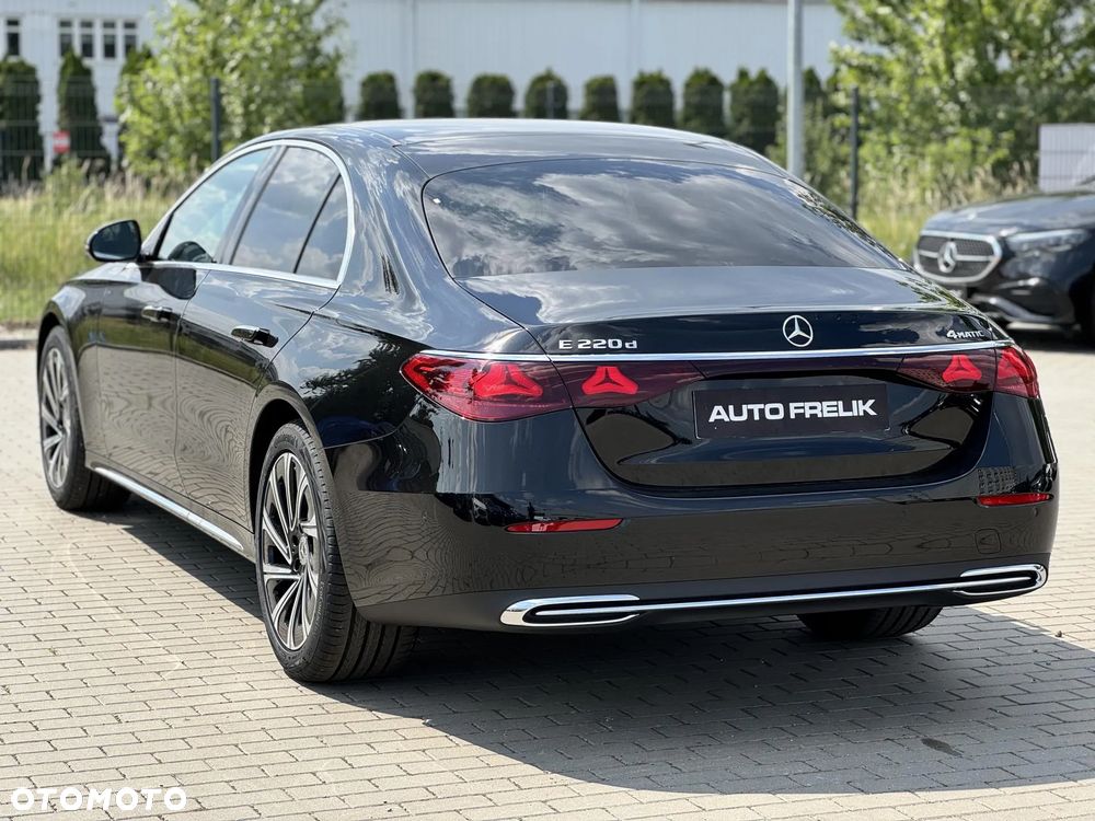 Mercedes-Benz Klasa E 220 d mHEV 4-Matic Exclusive 9G-Tronic - 12