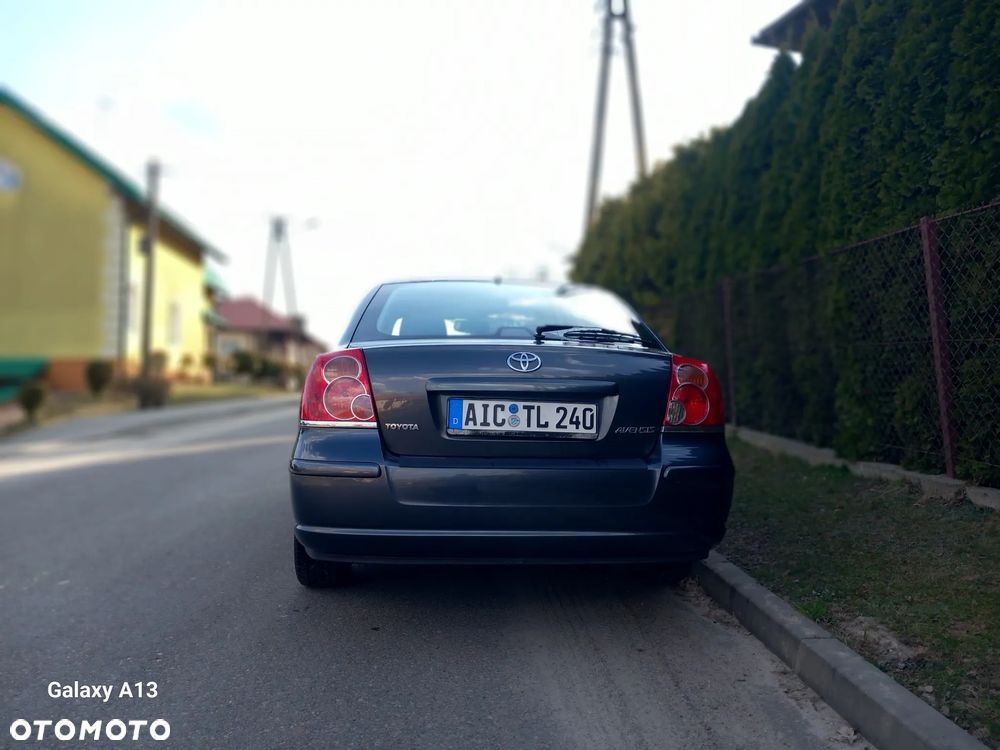 Toyota Avensis 2.0 VVT-i Executive - 4