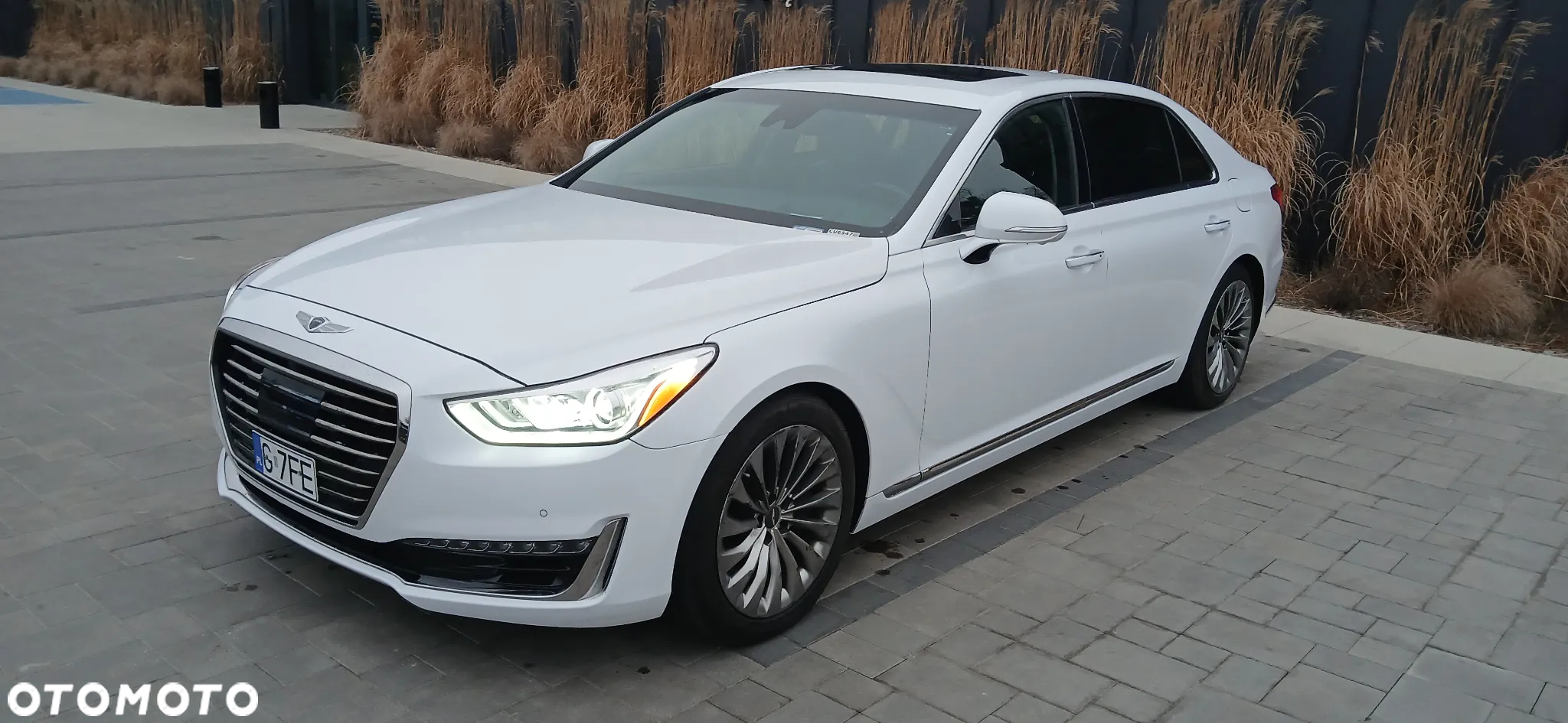 Genesis G90 - 8